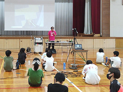MC employee and athlete Mr. Takahashi at a seminar event